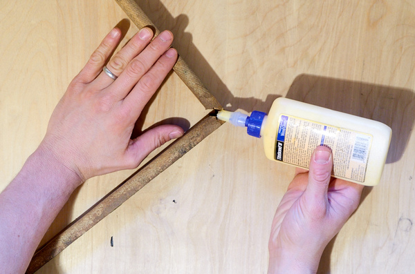 Glueing a broken miter joint