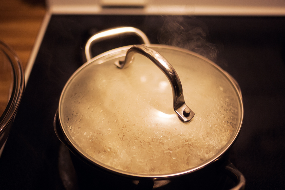 perfect stovetop popcorn - release the steam