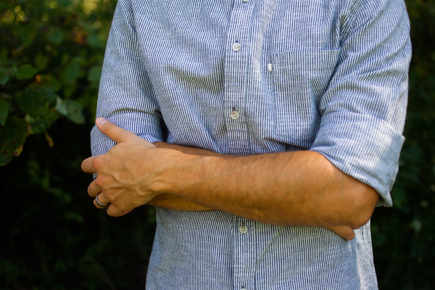 how-to-roll-up-sleeves-on-any-shirt-keep-it-stylish-straightforward